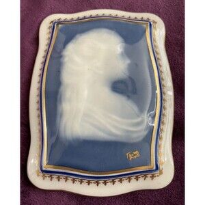 VINTAGE PORCELAIN VANITY BOX FROM FRANCE